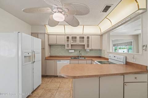 150 W Volusia Lane, Cocoa Beach FL - photo 10 of 29