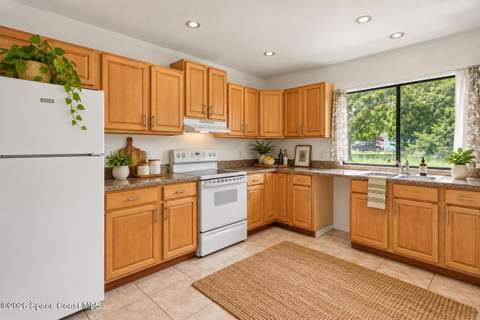 997 Mariposa Drive, Palm Bay FL - photo 9 of 33