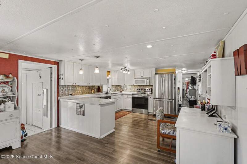 2 bedroom Mobile Home at 265 Holiday Park Boulevard, Port Malabar Holiday Park Unit 1 1st Replat, Palm Bay — photo 3