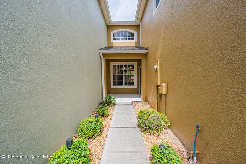 4 bedroom Townhouse at 3641 Titanic Circle #2, Aspinwall, Melbourne — photo 2