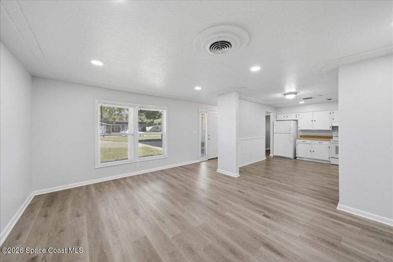 4 bedroom Single Family Residence at 3613 Sunny Drive, Brikhaven, Mims — photo 4
