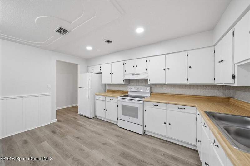 4 bedroom Single Family Residence at 3613 Sunny Drive, Brikhaven, Mims — photo 5