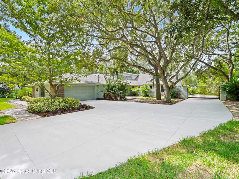 5 bedroom Single Family Residence at 3216 Bird Song Court, Willow Run, Melbourne — photo 3