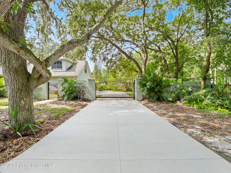 5 bedroom Single Family Residence at 3216 Bird Song Court, Willow Run, Melbourne — photo 4