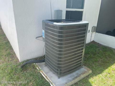 1211 Berryhill Drive, Melbourne FL - photo 7 of 10