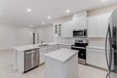 7075 Serpentine Court, Grant-Valkaria FL - photo 11 of 42