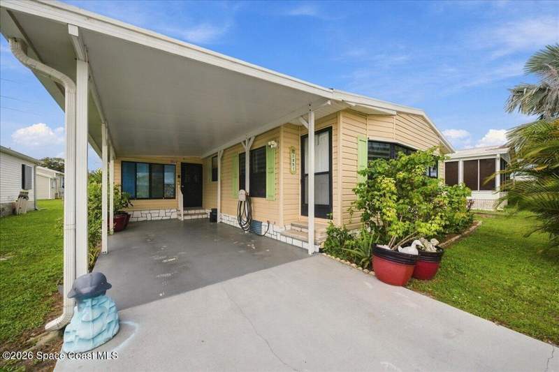 2 bedroom Manufactured Home at 5351 Bannock Street, Snug Harbor Lakes Condo, Micco — photo 4