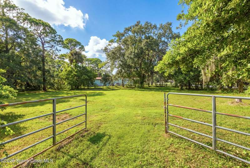5 bedroom Single Family Residence at 4295 Lakeridge Drive, Lake Crest No 1, Melbourne — photo 4