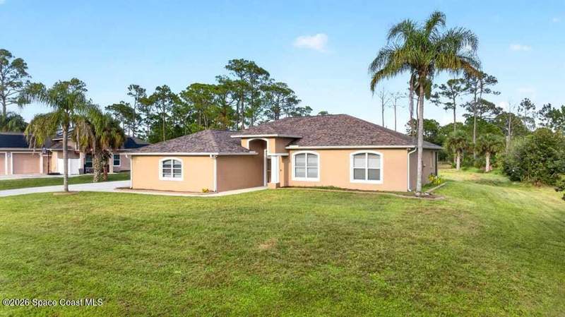 3 bedroom Single Family Residence at 4045 Fawn Lake Boulevard, Fawn Lake Pud Phase 2 Unit 3, Mims — photo 3