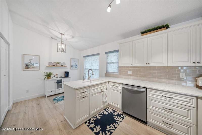 3 bedroom Single Family Residence at 527 Oak Mont Place, Lake Pointe Suntree Pud Stage 10 Tr 6 Unit 3 and T, Melbourne — photo 4