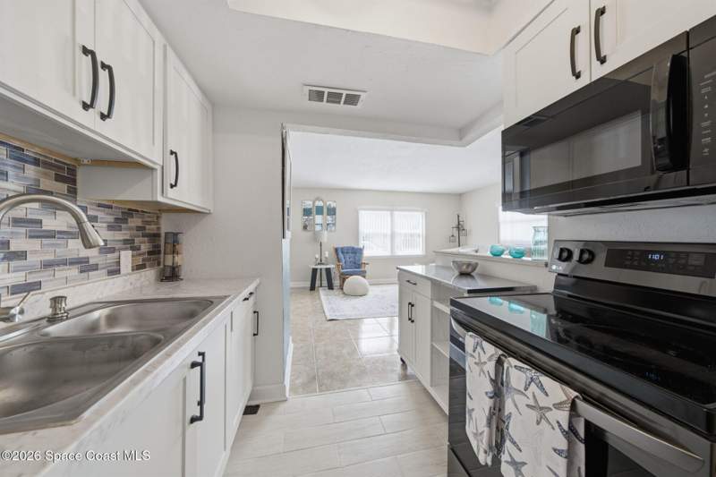 2 bedroom Condominium at 230 Columbia Drive #104, The Colonial House Condo, Cape Canaveral — photo 4