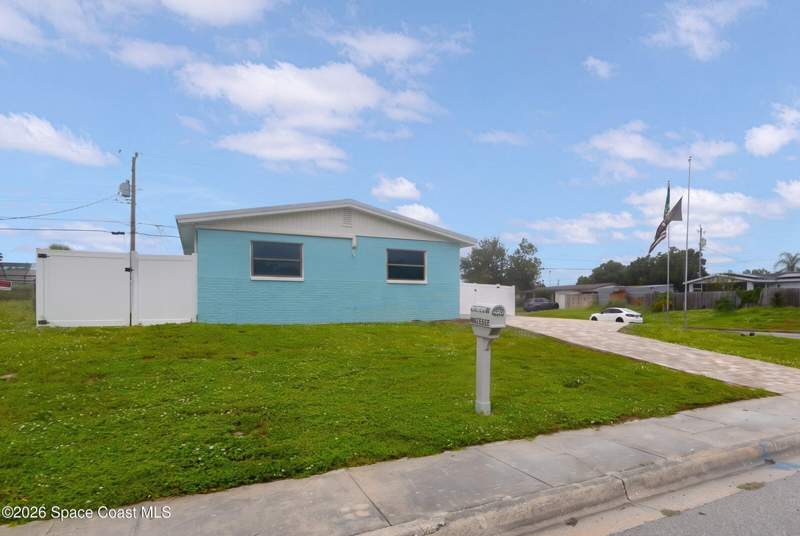 3 bedroom Single Family Residence at 632 Teak Drive, Greentree Park 1st Addn To, Melbourne — photo 2