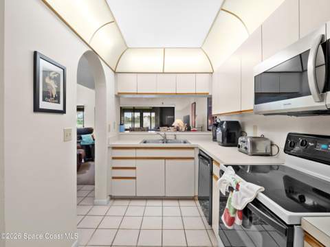 602 Manatee Drive, Satellite Beach FL - photo 10 of 39