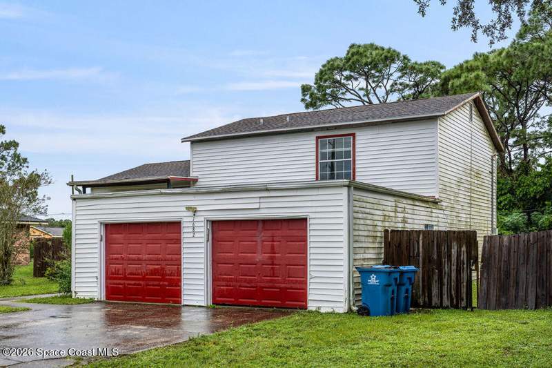 5 bedroom Single Family Residence at 1682 Glencove Avenue, Port Malabar Unit 44, Palm Bay — photo 2