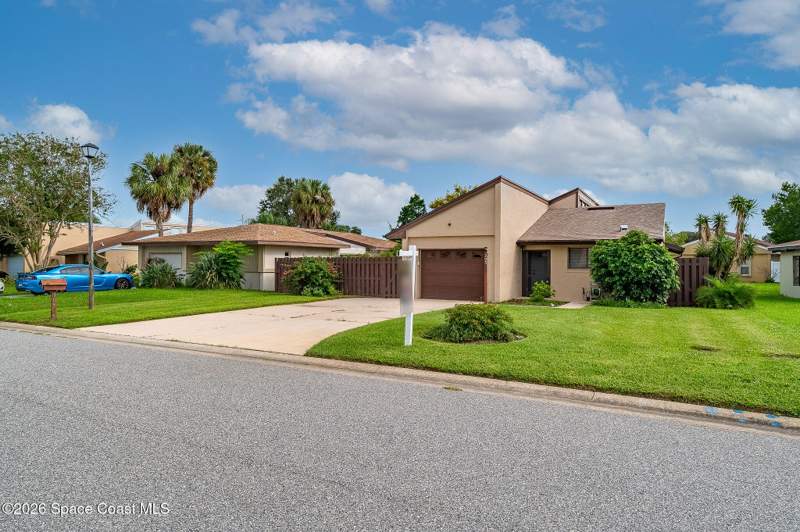 2 bedroom Single Family Residence at 305 Bayhead Drive, Suntree Pud Stage 10 Tract 4, Melbourne — photo 2