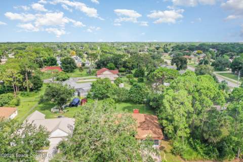 915 Elmont Street, Palm Bay FL - photo 7 of 33
