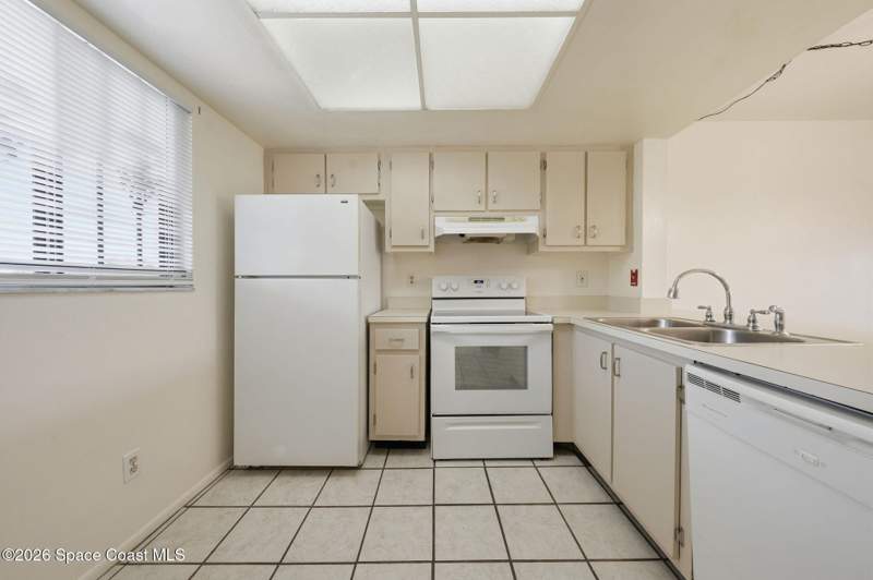 2 bedroom Condominium at 1710 University Lane #406, College Club Condo Ph I, Cocoa — photo 4