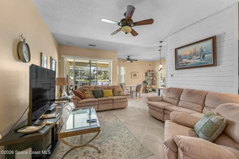 576 Gardendale Circle, Palm Bay FL - photo 13 of 37