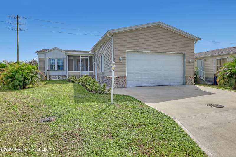 3 bedroom Single Family Residence at 879 Laurel Circle, Barefoot Bay Unit 2 Part 12, Barefoot Bay — photo 3