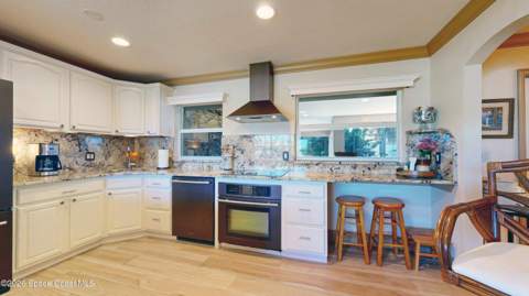 121 Desoto Parkway, Satellite Beach FL - photo 8 of 61