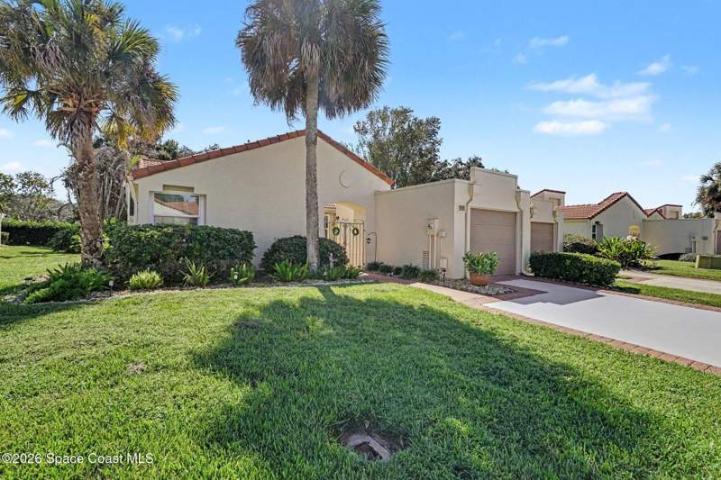 3 bedroom Townhouse at 737 Spring Valley Drive, Courtyards Replat Suntree Pud Stage 5 Tract 62, Melbourne — photo 2