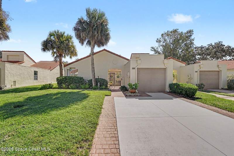 3 bedroom Townhouse at 737 Spring Valley Drive, Courtyards Replat Suntree Pud Stage 5 Tract 62, Melbourne — photo 3