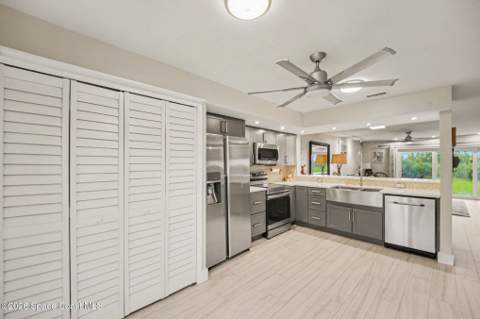 559 Jimmy Buffett Memorial Highway, Satellite Beach FL - photo 15 of 54