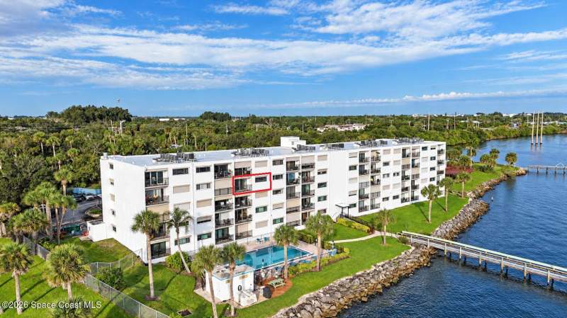 2 bedroom Condominium at 3901 Dixie Highway #408, Hiawatha Gardens, Palm Bay — photo 3