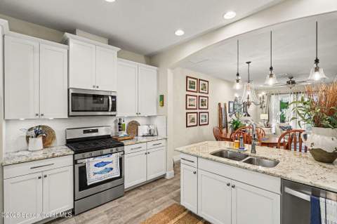 8154 Loren Cove Drive, Melbourne FL - photo 6 of 100