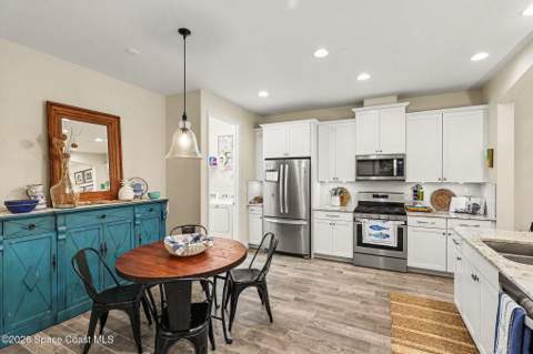 8154 Loren Cove Drive, Melbourne FL - photo 8 of 100