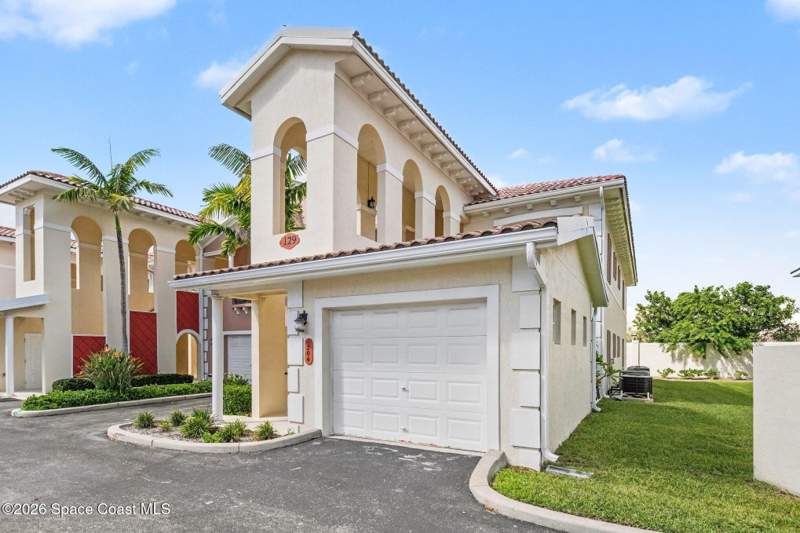 3 bedroom Single Family Residence at 129 Lancha Circle #204, Palm Springs Condo, Satellite Beach — photo 3