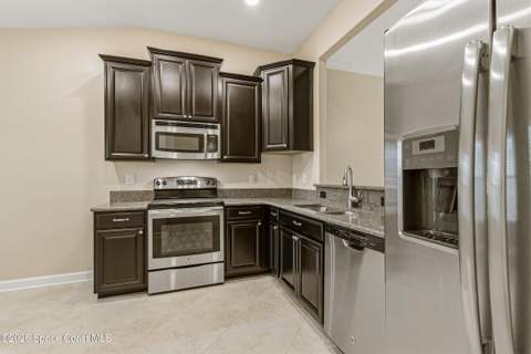 3566 Bancroft Drive, Melbourne FL - photo 7 of 71