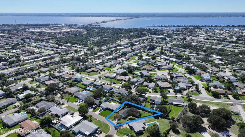 4 bedroom Single Family Residence at 330 Eutau Court, Indian Harbour Beach Sec 12, Indian Harbour Beach — photo 5