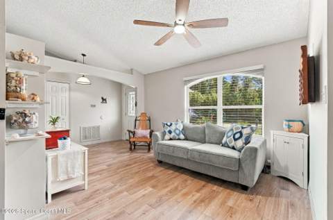 1563 Dozier Circle, Palm Bay FL - photo 7 of 57