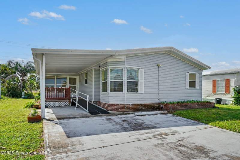 3 bedroom Mobile Home at 2344 Royal Palm Drive, Palm Bay Colony Sec 2, Palm Bay — photo 3
