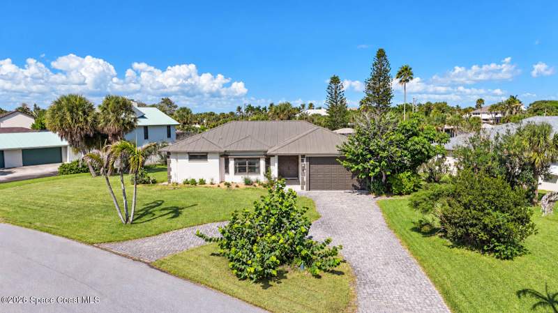 4 bedroom Single Family Residence at 380 Lakeview Drive, Crystal Lake 2nd Addn, Melbourne Beach — photo 4