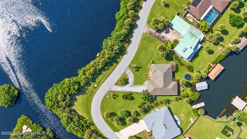 4 bedroom Single Family Residence at 380 Lakeview Drive, Crystal Lake 2nd Addn, Melbourne Beach — photo 5