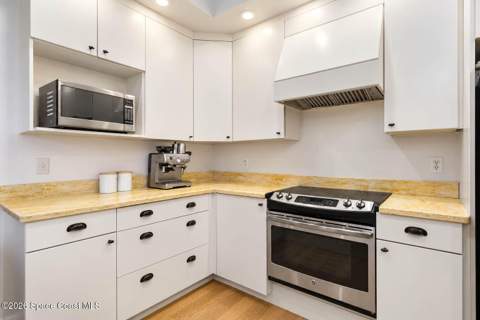 380 Lakeview Drive, Melbourne Beach FL - photo 14 of 51