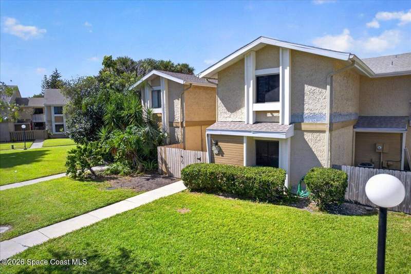 3 bedroom Townhouse at 1010 Abada Court #107, Port Malabar Country Club Unit 7 First Replat of, Palm Bay — photo 3