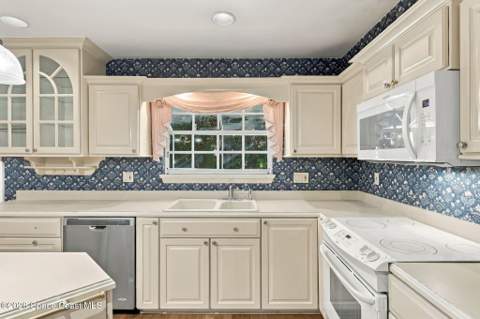 655 Woodbridge Drive, Melbourne FL - photo 23 of 83