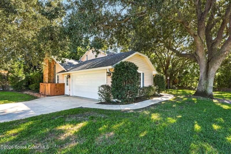 3 bedroom Single Family Residence at 655 Woodbridge Drive, Woodbridge at Suntree Unit 2 Suntree Pud Stage 8, Melbourne — photo 4