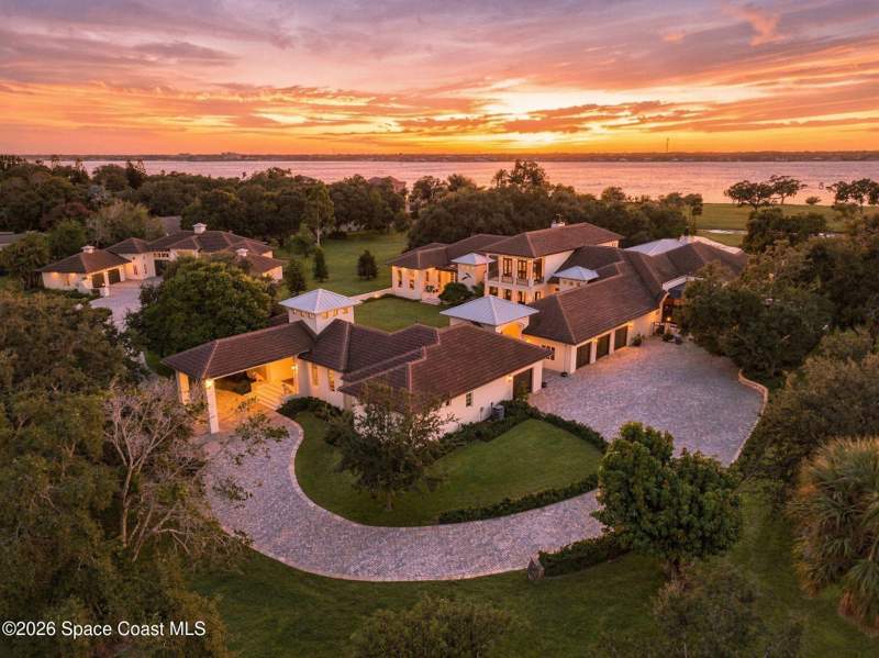 4 bedroom Single Family Residence at 6075 S Tropical Trail, Tequesta Harbor, Merritt Island — photo 5