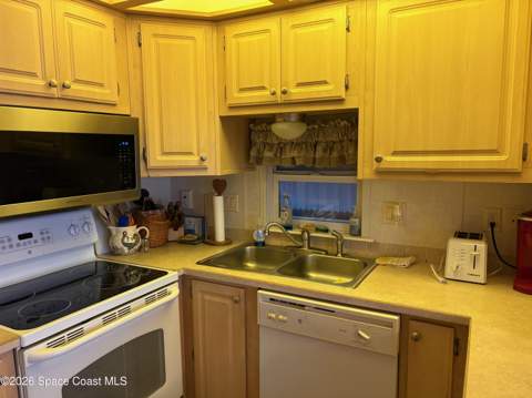 573 Carousel Lane #284, Melbourne Beach FL - photo 23 of 48