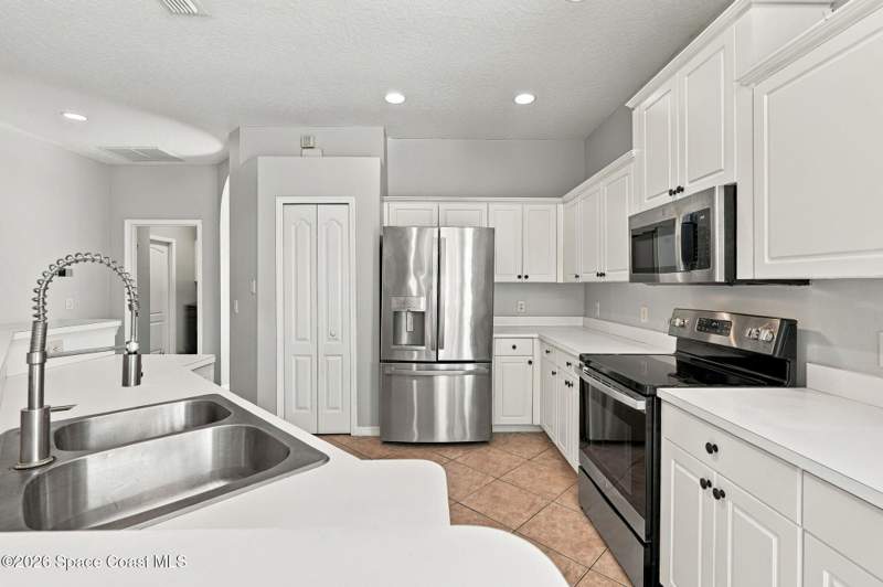 3 bedroom Single Family Residence at 660 Misty Creek Drive, Misty Creek Unit 1, Melbourne — photo 2