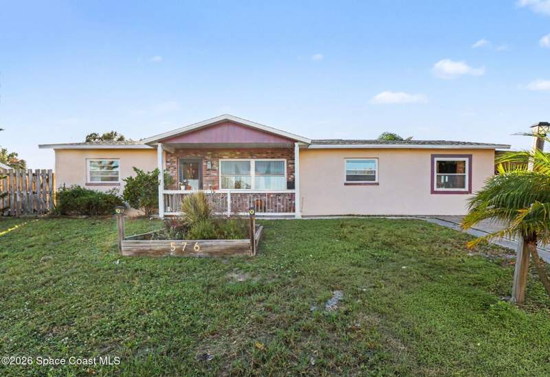 4 bedroom Single Family Residence at 576 Imperial Avenue, IXora Park Plat No 6, Melbourne — photo 3