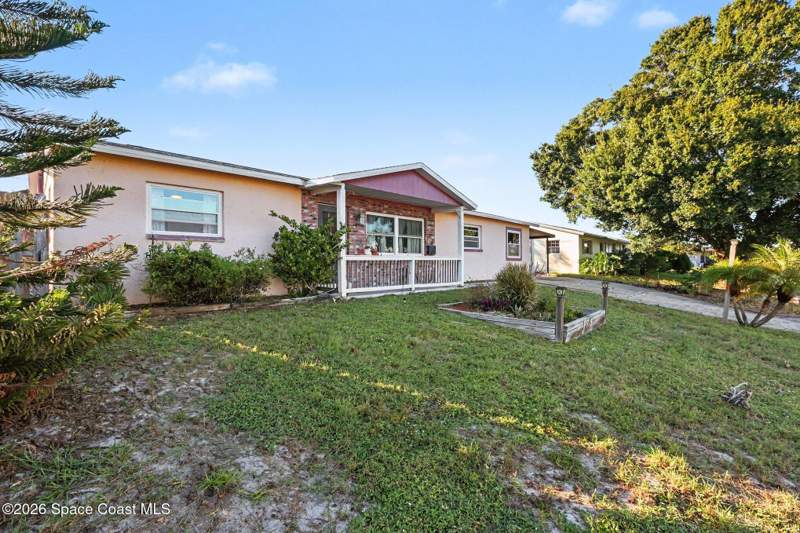 4 bedroom Single Family Residence at 576 Imperial Avenue, IXora Park Plat No 6, Melbourne — photo 5