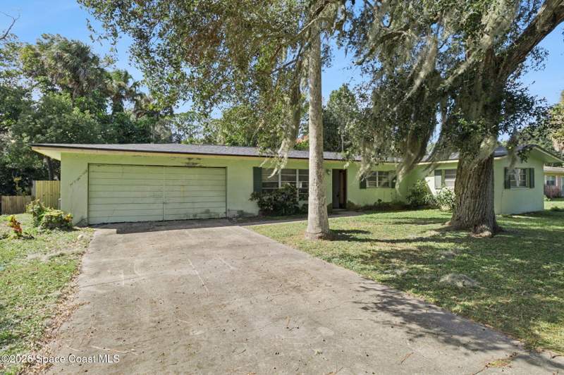 4 bedroom Single Family Residence at 351 N Laila Drive, Laila Park Estates Sec B, West Melbourne — photo 2