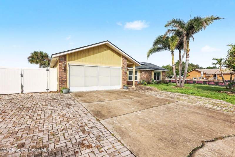 3 bedroom Single Family Residence at 798 Hernandes Avenue, Port Malabar Unit 12, Palm Bay — photo 2