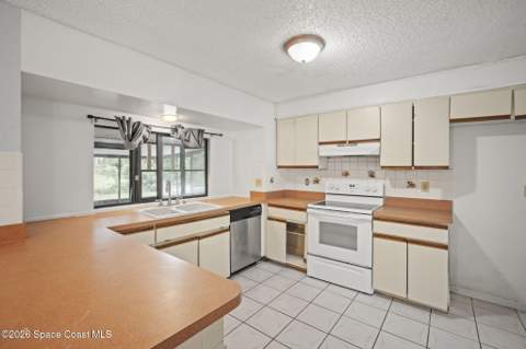 999 Pyracantha Street, Palm Bay FL - photo 10 of 36