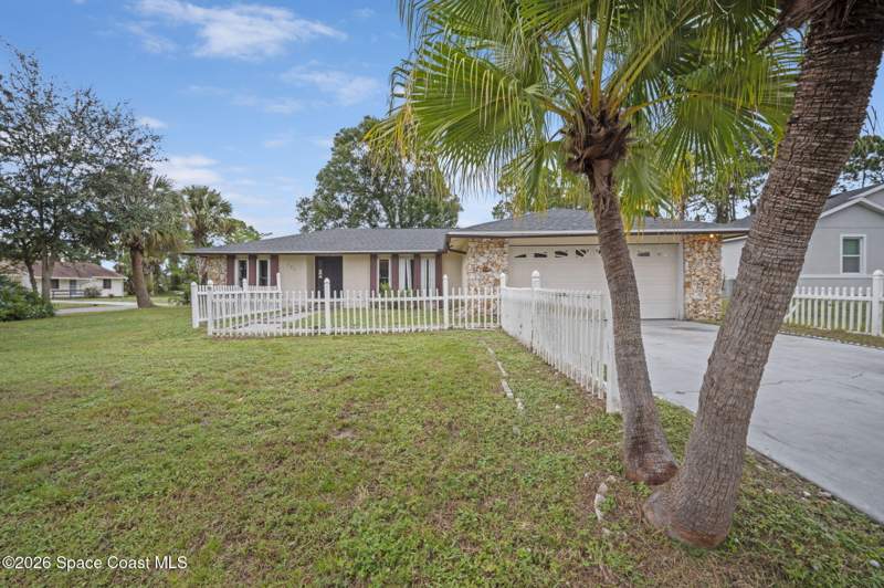 3 bedroom Single Family Residence at 999 Pyracantha Street, Port Malabar Unit 14, Palm Bay — photo 2